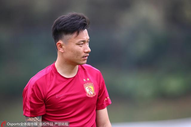 其实，这位斯通先生不过是一位刻板而善良的小镇法官。